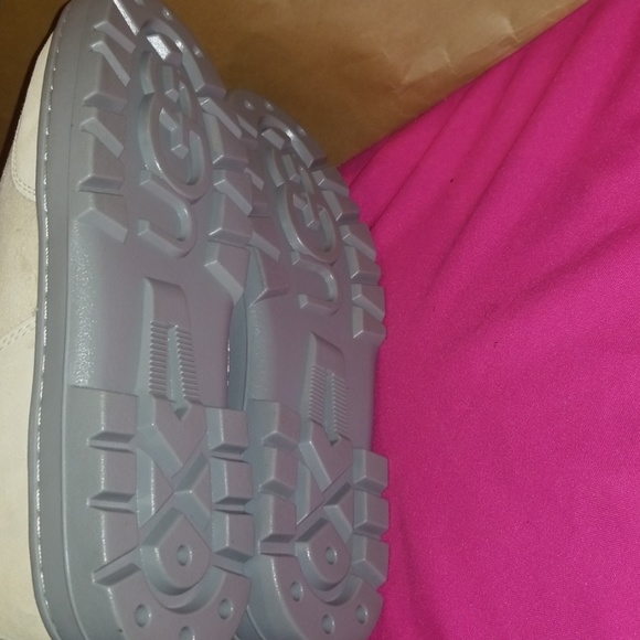 Water resistant boots - Picture 6 of 8